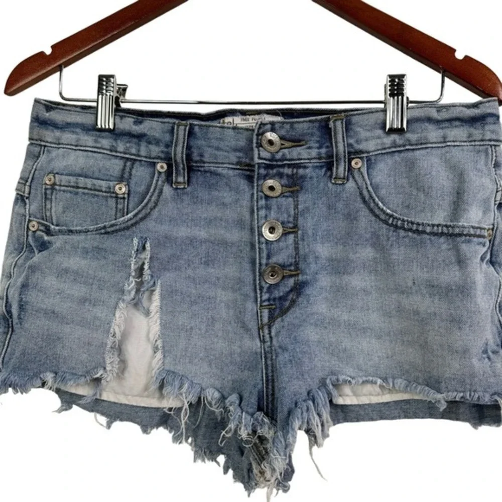 Free People Runaway Jillian Cut Off Button Fly Raw Hem‎ Jean Shorts Size W 28